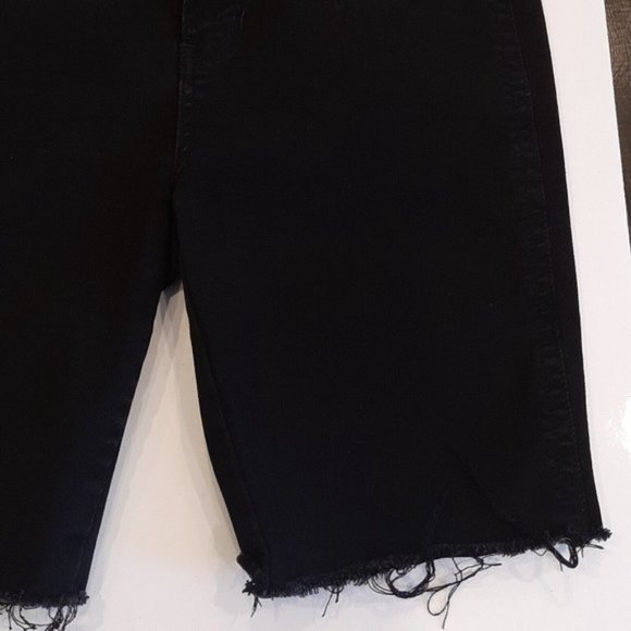 ⏬ Free People So Chic Shorts Womens Size 30 Clean Black Bermuda Denim Raw Hem - Picture 9 of 16